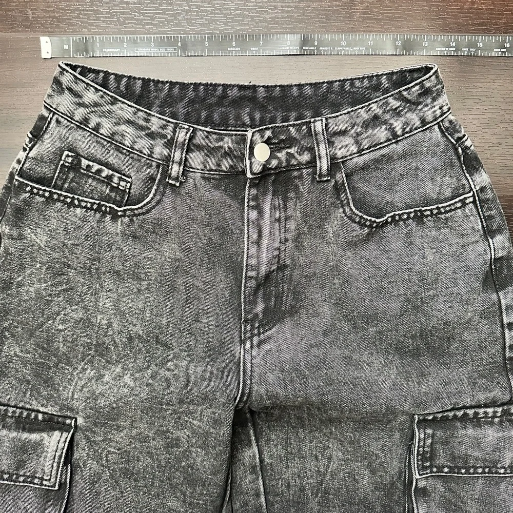 SHEIN Black Acid Wash Cargo Jeans - Picture 5 of 9